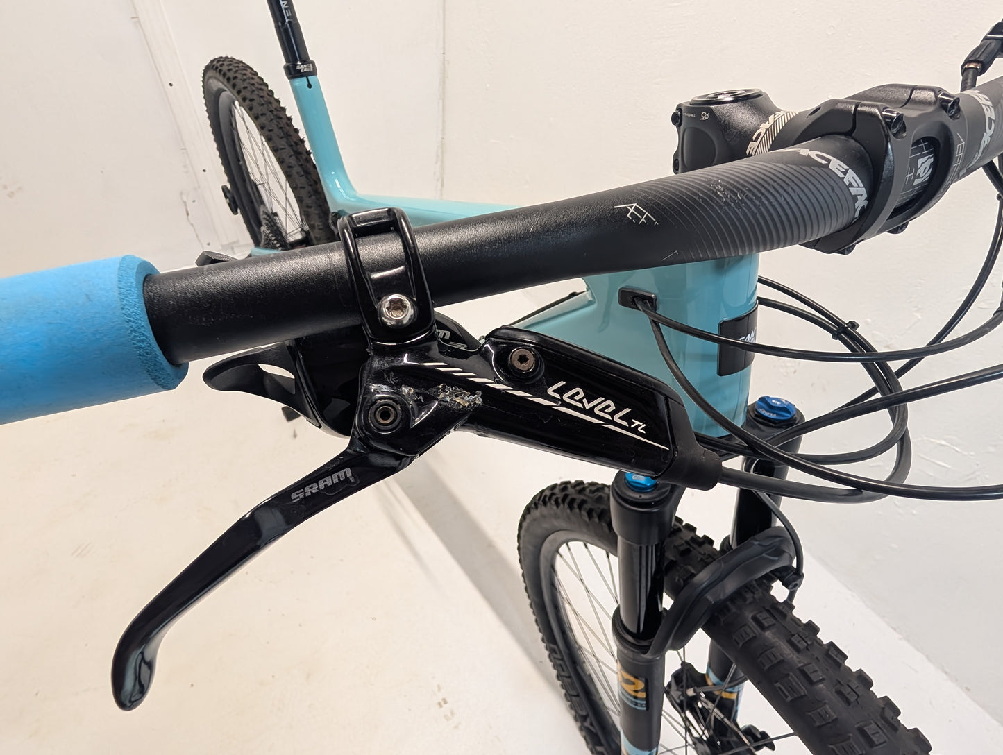 Santa Cruz Blur XL 29" Carbon XC Bike | SRAM GX Eagle, Fox Suspension