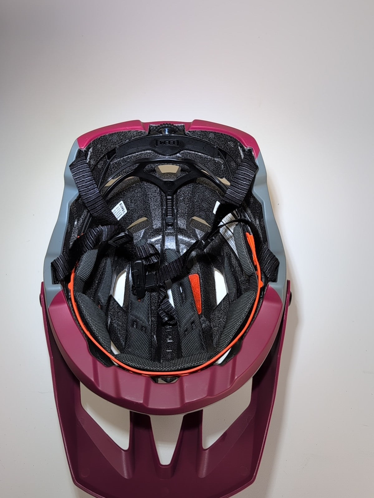 LEM Spyne Mountain Size Medium Red And Grey11