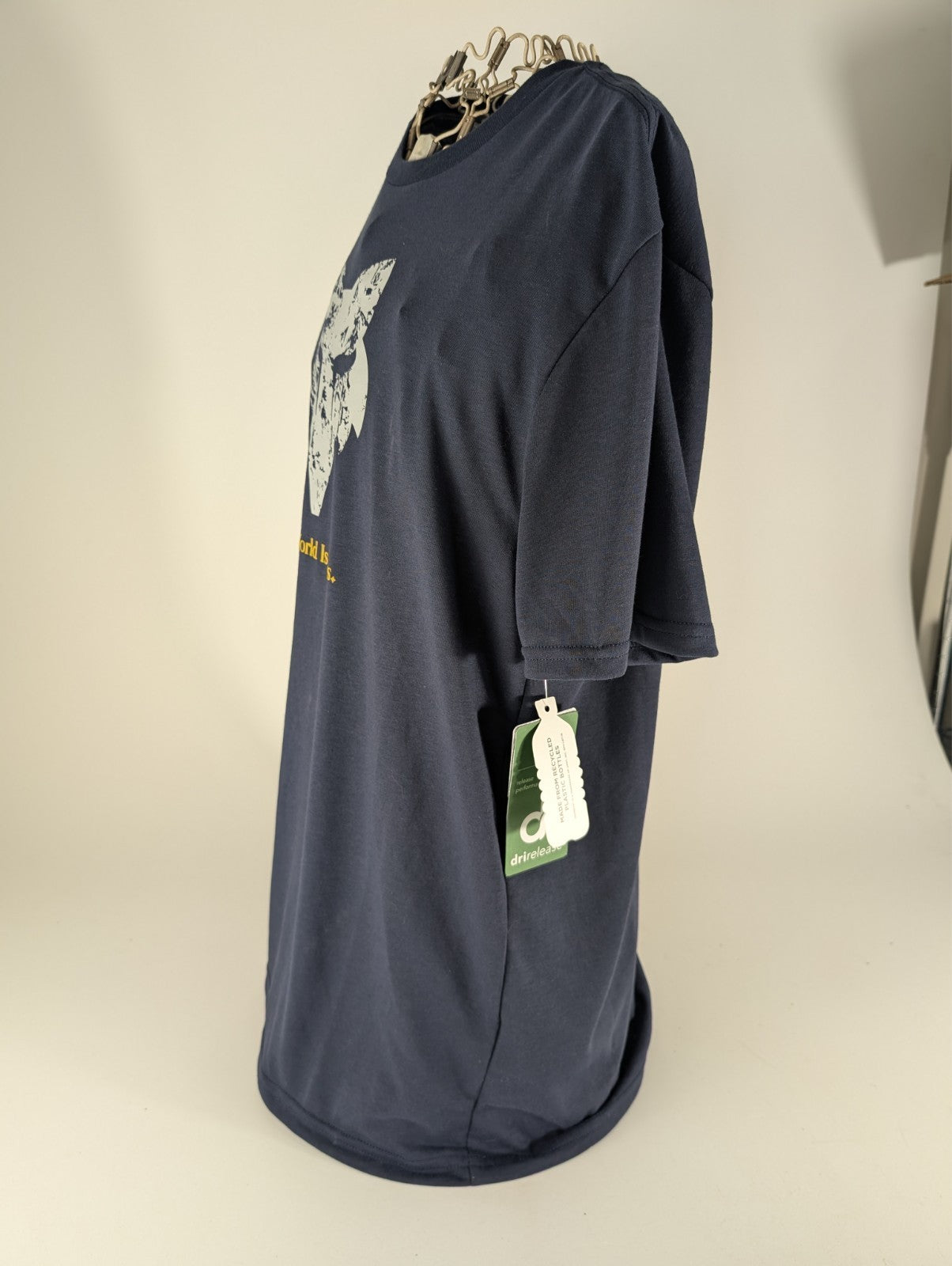 Fox "The World Is Yours" Mens Tshirt - Navy - NWT4