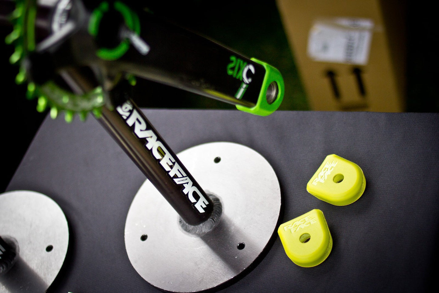 RaceFace Crank Boots Small Green for Aluminum Cranks3